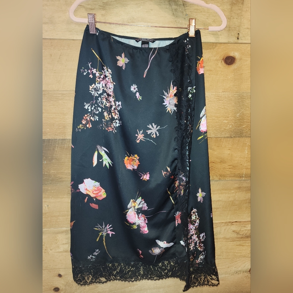 VS Floral Lace-Trim Satin Midi Skirt - Black Floral